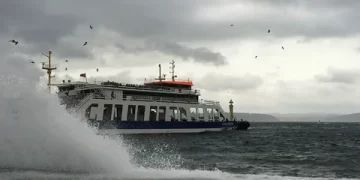 Çanakkale-Eceabat hattındaki feribot seferleri iptal edildi