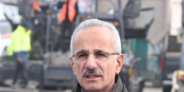 Deprem konutlarının yolları hazır