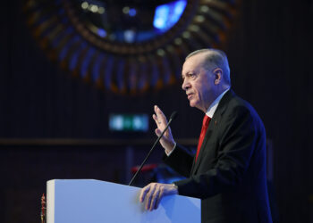 Cumhurbaşkanı Erdoğan: “Enflasyonu vatandaşımızın günlük hayatından çıkaracağız” Cumhurbaşkanı Erdoğan: “Enflasyonu vatandaşımızın günlük hayatından çıkaracağız”