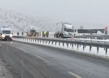 Kars’ta feci otobüs kazası: 2 ölü ve 8 yaralılar var