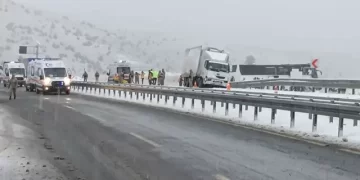 Kars’ta feci otobüs kazası: 2 ölü ve 8 yaralılar var