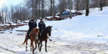Kartepe’de atlı jandarma timleri göreve başladı