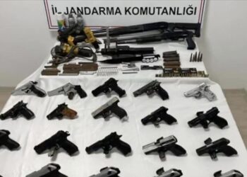 ‘Mercek-10’ operasyonlarında 93 ruhsatsız tabanca ele geçirildi