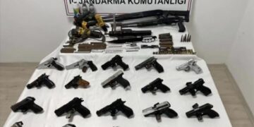 ‘Mercek-10’ operasyonlarında 93 ruhsatsız tabanca ele geçirildi