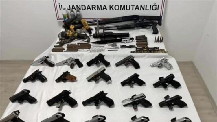 Mercek 10 operasyonlarinda 93 ruhsatsiz tabanca ele gecirildi habermeydan