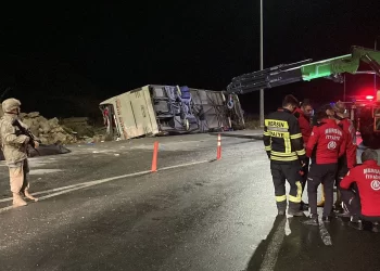 Mersin-Antalya yolunda feci kaza: 9 kişi öldü