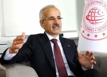 Bakan Uraloğlu: TEM Otoyolu’nun Kurtköy gişelerindeki adaları ve kanopileri kaldırdık