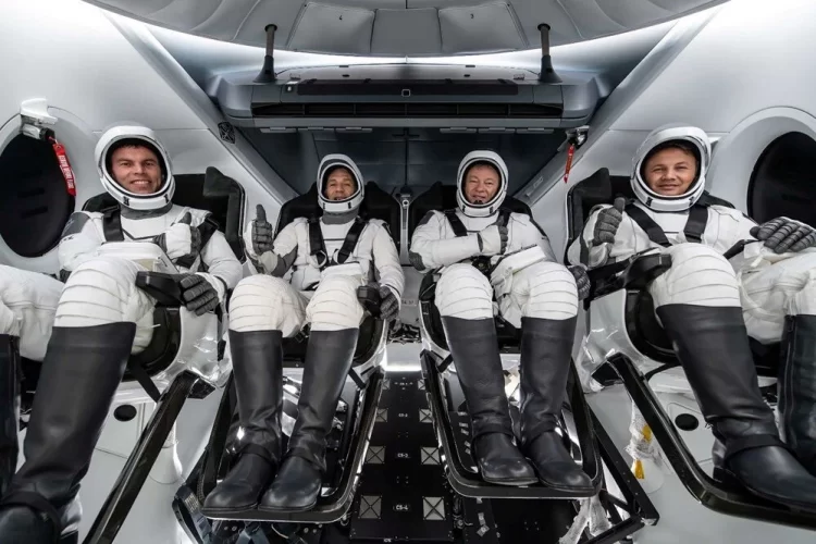 Turkiyenin Ilk Astronotu Alper Gezeravcinin Uzay Yolculugu Basladi habermeydan