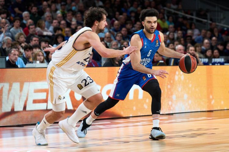 anadolu efes deplasmanda real madrid e 4 uzatma sonunda kaybetti habermeydan