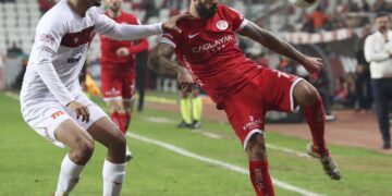 Antalyaspor, evinde Sivasspor’u 2 golle geçti!