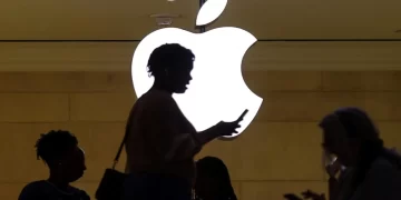 Apple 12 yıllık geleneğini kırdı