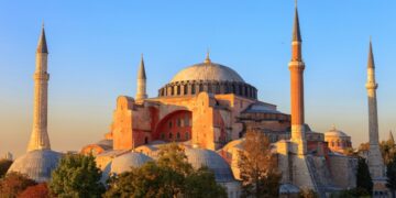 Ayasofya’ya giriş artık yabancı turistler için ücretli