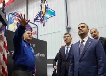 Bakan Kacır, NASA Uzay Merkezi’ni ziyaret etti