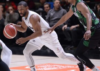 Beşiktaş Emlakjet, evinde Darüşşafaka Lassa’yı devirdi!