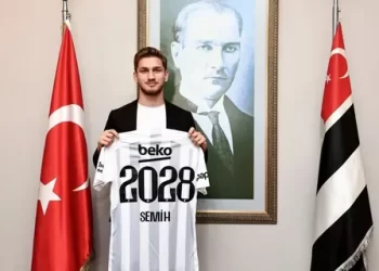 Beşiktaş'ta Semih Kılıçsoy ile sözleşme uzatıldı! Beşiktaş’ta Semih Kılıçsoy ile sözleşme uzatıldı!