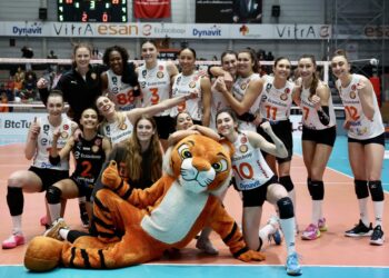 Eczacıbaşı Dynavit, Türk Hava Yolları’nı 3-0’la geçti!