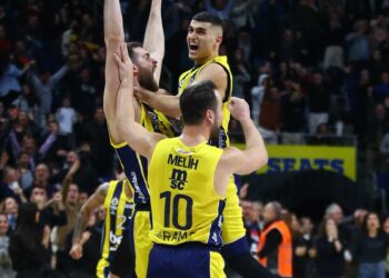 Fenerbahçe Beko, Bahçeşehir Koleji’ni uzatmalarda yendi!