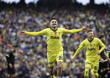 Fenerbahçe, deplasmanda İstanbulspor’u farklı geçti!