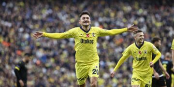 Fenerbahçe, deplasmanda İstanbulspor’u farklı geçti!