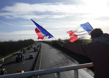 Fransa’da, hükümetin ödünlerine rağmen çiftçi protestoları devam ediyor