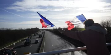 Fransa’da, hükümetin ödünlerine rağmen çiftçi protestoları devam ediyor