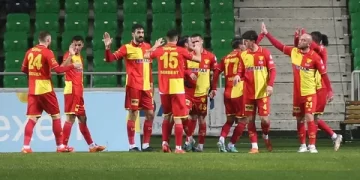 Göztepe, Sakaryaspor’u deplasmanda devirdi!