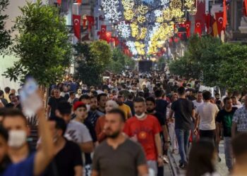 Yabancılar için ikamet izni alanların sayısı yaklaşık 250 bin azaldı Yabancılar için ikamet izni alanların sayısı yaklaşık 250 bin azaldı