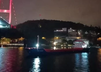 İstanbul Boğazı’nda gemi trafiği çift yönlü askıya alındı!