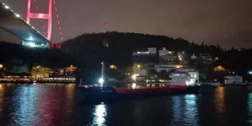 İstanbul Boğazı’nda gemi trafiği çift yönlü askıya alındı!