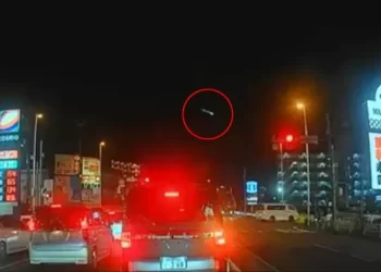 Japonya’da ateş topu şeklinde bir gök taşı gözlemlendi!