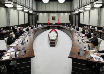 Cumhurbaşkanı Erdoğan'ın liderliğinde kabine toplantısı başladı: Emekliye ek zam beklentisi gündemde! Cumhurbaşkanı Erdoğan’ın liderliğinde kabine toplantısı başladı: Emekliye ek zam beklentisi gündemde!