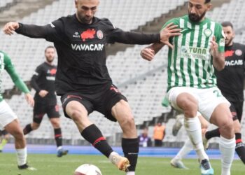 Karagümrük, kupada Kırklarelispor’u 2 golle geçti!