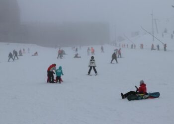 Kartalkaya’da kayak pistleri ile dolup taştı