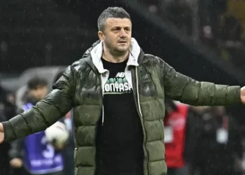 Konyaspor, Hakan Keleş ile yollarını ayırdı!
