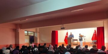 Muş’lu öğrencilere özel şiir ve müzik etkinliği düzenlendi