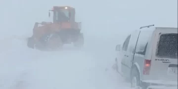 Muş-Mutki karayolunda kar ve tipi nedeniyle mahsur kalan 70 kişi kurtarıldı!