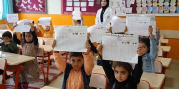 Muş’ta 108 bin 760 öğrenci heyecanla karnelerini aldı