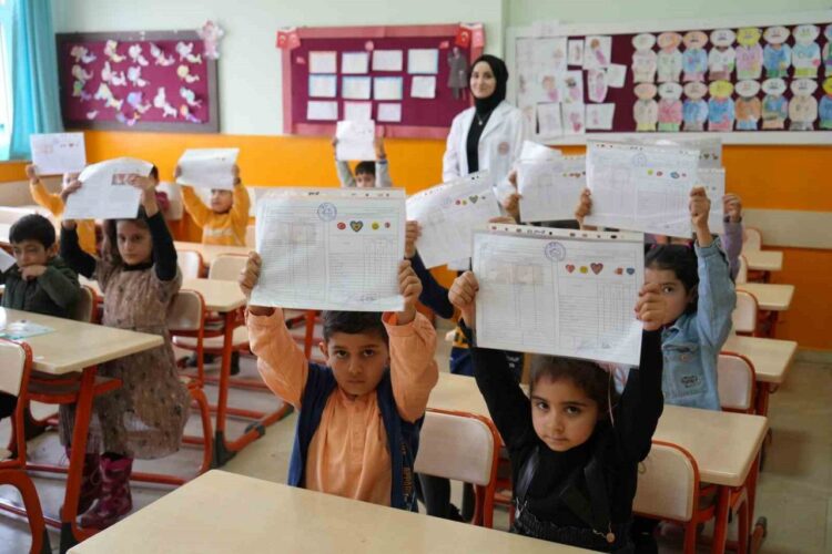 mus ta 108 bin 760 ogrenci heyecanla karnelerini aldi habermeydan