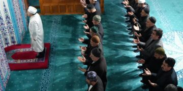 Muş’ta 9 şehidimiz için sabah namazında dualar edildi