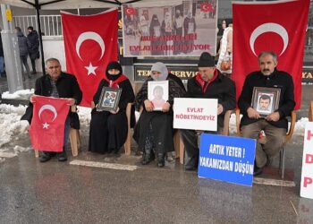 Muş’ta ailelerin evlat nöbeti kararlılıkla sürüyor