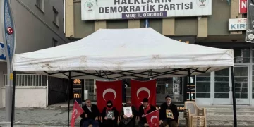 Muş’ta ailelerin evlat nöbeti devam ediyor