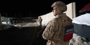 Muş’ta güvenlik güçleri soğuk havaya rağmen yeni yıla elleri tetikte girdi