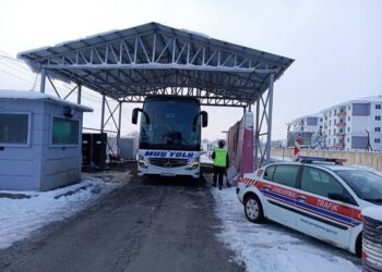 Muş’ta jandarma ekipleri yolcu taşıyan otobüsleri denetledi