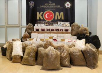 Muş’ta kaçak sigara üretimi yapılan depoya operasyon!