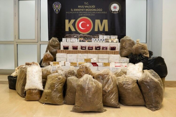 mus ta kacak sigara uretimi yapilan depoya operasyon habermeydan