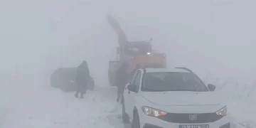 Muş’ta kar nedeniyle 22 araç içerisinde mahsur kalan 69 kişi kurtarıldı