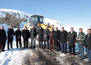 Muş Valisi Çakır, karla mücadele ekiplerini ziyaret etti!