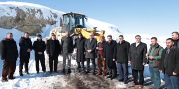 Muş Valisi Çakır, karla mücadele ekiplerini ziyaret etti!