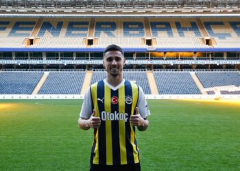 Rade Krunic, resmen Fenerbahçe'de! Rade Krunic, resmen Fenerbahçe’de!