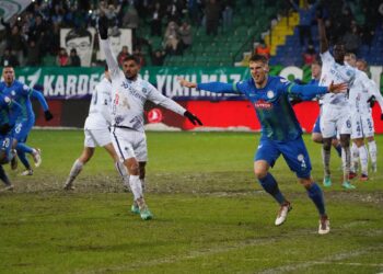 Rizespor, evinde Adana Demirspor'u tek golle yendi! Rizespor, evinde Adana Demirspor’u tek golle yendi!